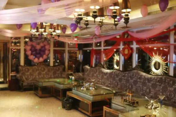 成都无节樟子松桑拿板，养生休闲好去处